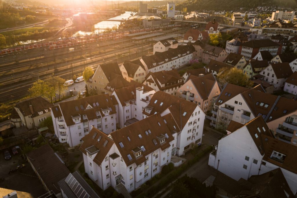 zentrale lage plochingen, unterkunft plochingen zentrum, nahe stuttgart übernachten, serviced apartments plochingen, serviced living plochingen, übernachtung bei stuttgart, bahnhofsnähe plochingen, hundertwasserhaus plochingen, unterkunft nähe stadtmitte plochingen, gute anbindung stuttgart region